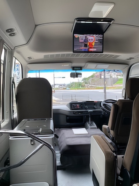 28人乗りバスの車内