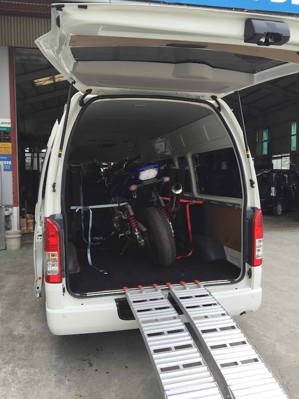 ハイエーストランポ10人乗り